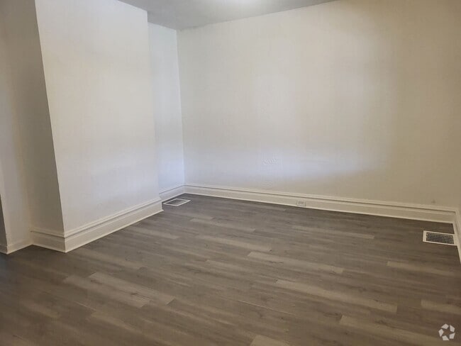 Building Photo - Newly renovated 2 bedroom in Hazelwood! Av... Rental