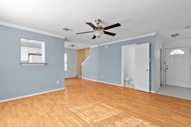 Photo - 9611 Elmview Pl