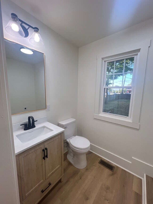 Photo - 910 Sanders St