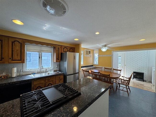 Building Photo - 57 Clarendon Ave Unit 1