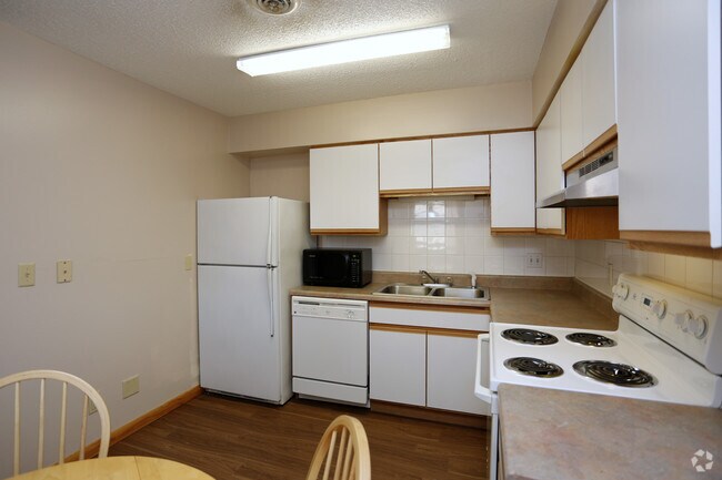 2BR, 1BA - 880SF - Kitchen - Smith Apartments @ 58 East Armory