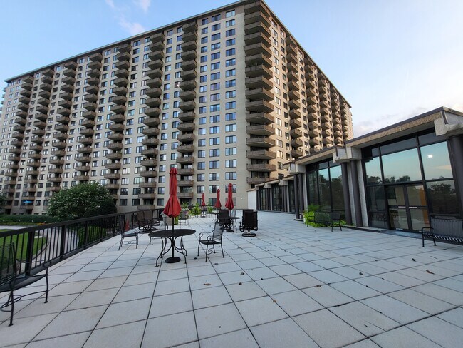 Building Photo - 5225 Pooks Hill Rd Unit 205-S Rental