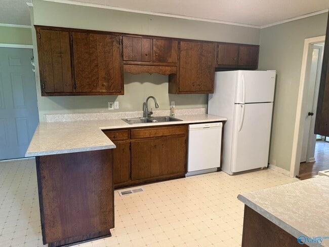 Photo - 304 Poplar St