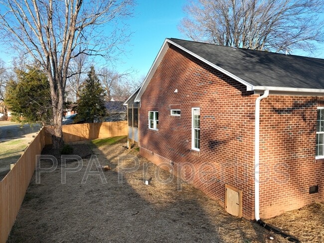 Photo - 306 S First St