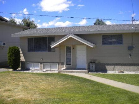 Building Photo - 1322 N Baker Ave Unit 1