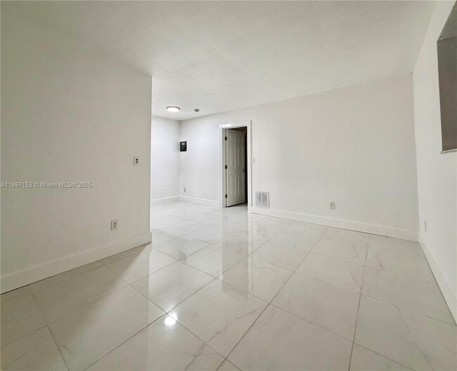 Building Photo - 3100 NW 135th St Unit 4