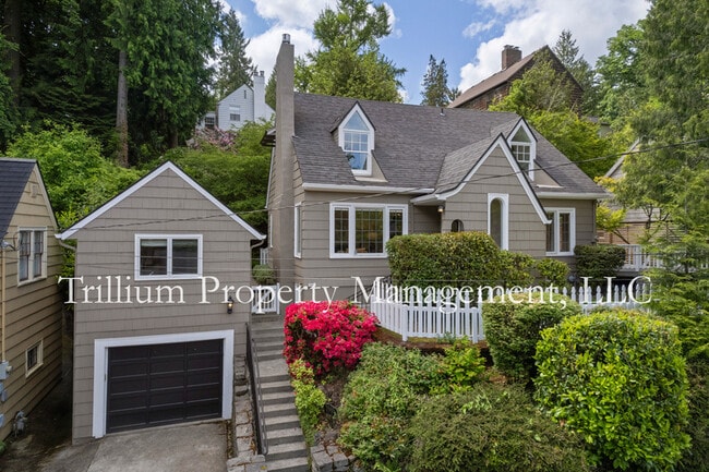 Building Photo - 2665 SW Brae Mar Ct