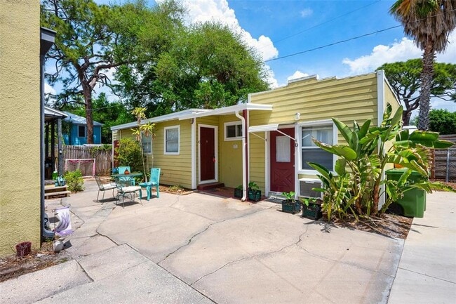 Building Photo - 321 Ohio Pl Unit C