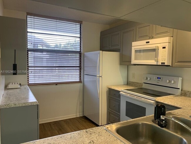 Photo - 1703 Whitehall Dr Unit 306