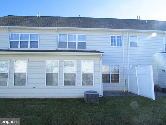 206 W Bourne Way