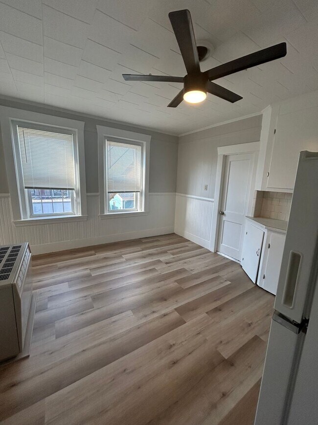 Photo - Main Street (415) - S Unit 5