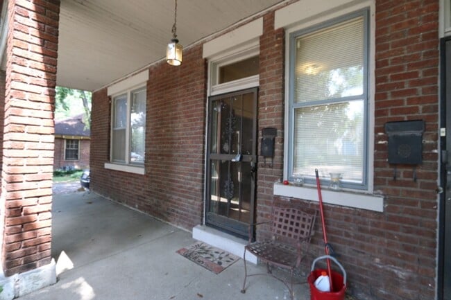 Photo - 1860/1862 Court Avenue Unit 1860