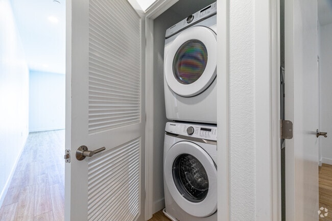 1HAB,1BA - 690 ft² - 230 Church