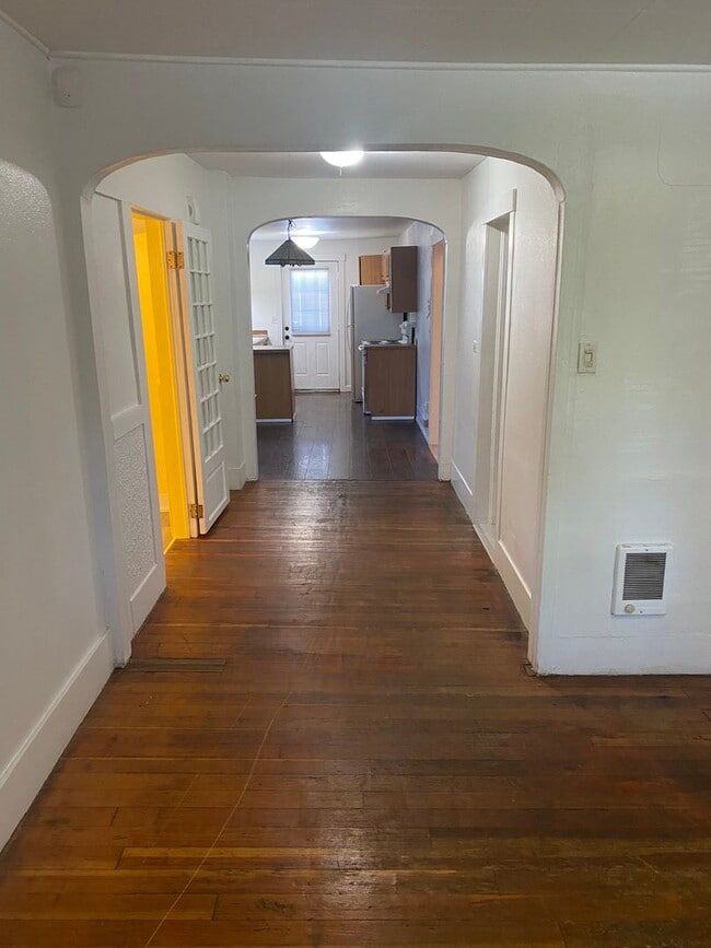 Photo - Recently updated - 4 Bedroom, 1 bath home ...