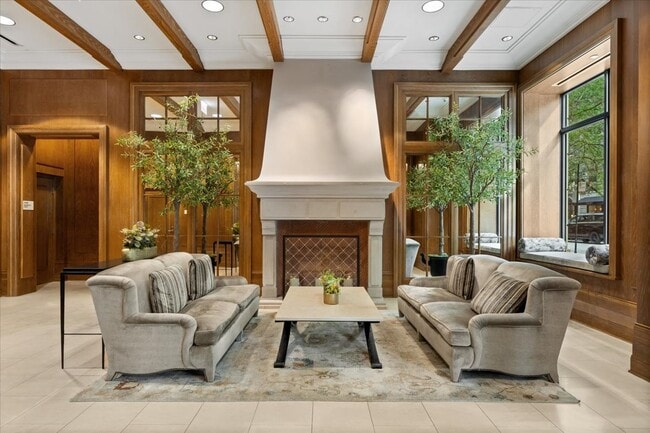 Photo - 10 E Delaware Pl