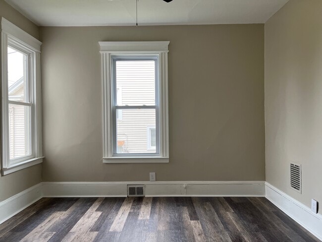 Photo - 1031 Townsend Ave