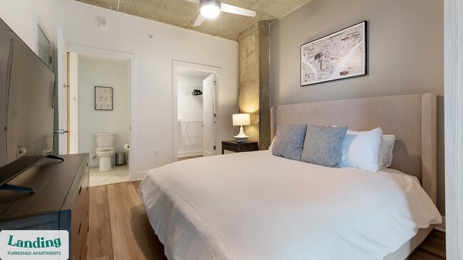 Photo - 5201 Leesburg Pike Unit 443