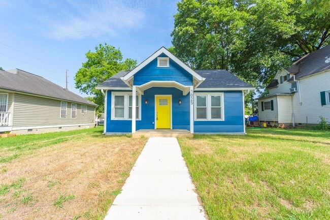 Building Photo - Beautiful & Updated Ridgedale Home!