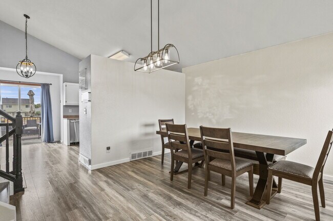 Photo - 770 Stargate Dr