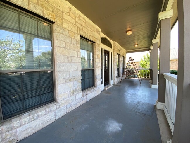 Photo - Large home in Pflugerville!  3 car garage - Highland Park Neighborhood