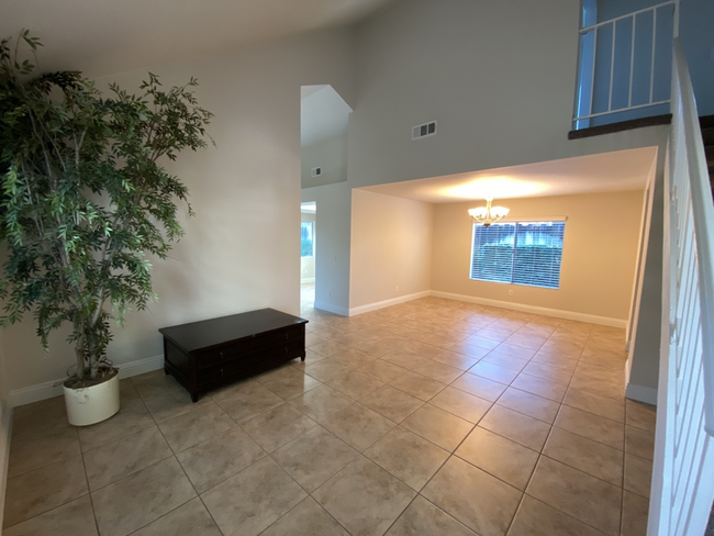 Living Room And Dining - 26742 Madigan Dr Casa