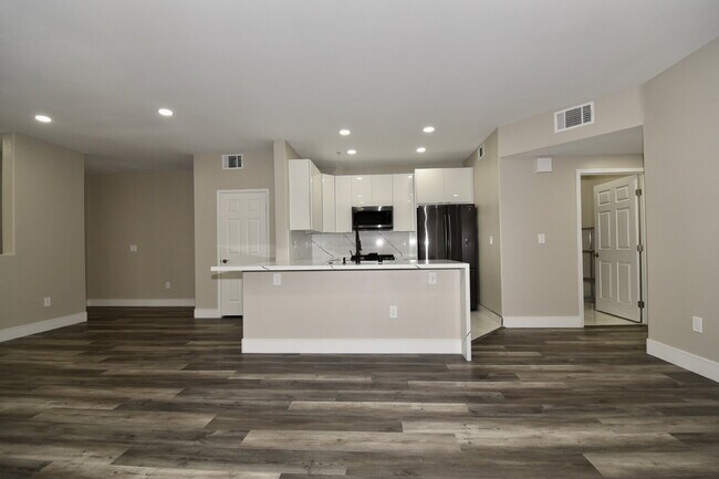 Stunning 2Bed with 1Attached Car Garage