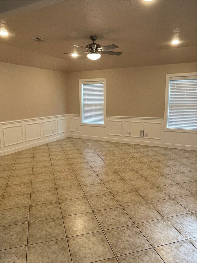 Photo - 1018 S Booth Ln