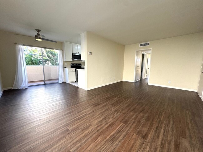 Building Photo - 1124 N Olive Dr Unit 208