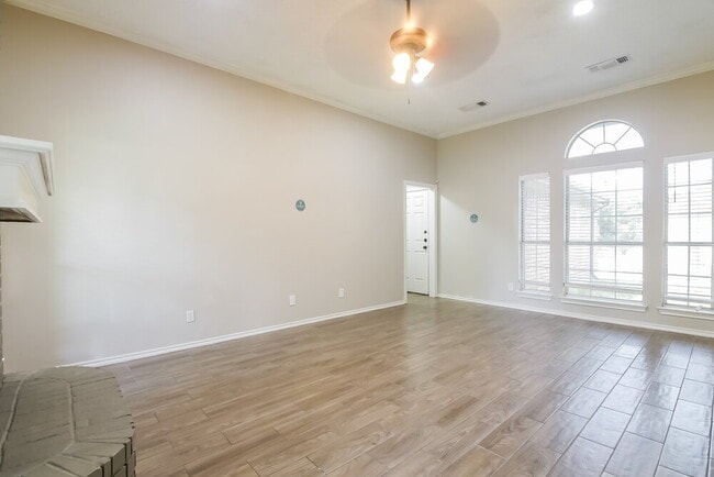 Photo - 512 Arbor Ln