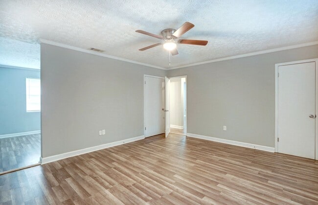 Photo - Large 3BR/1BA Downtown House For Rent Walk...