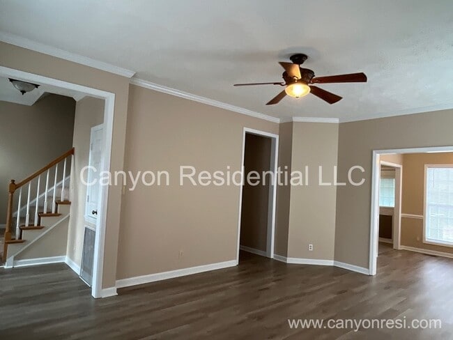 Photo - 825 Connaly Dr