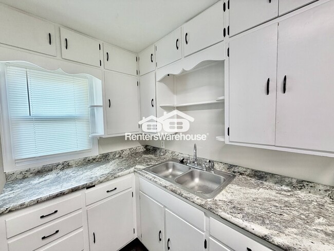 Photo - 510 N 6th Ave E