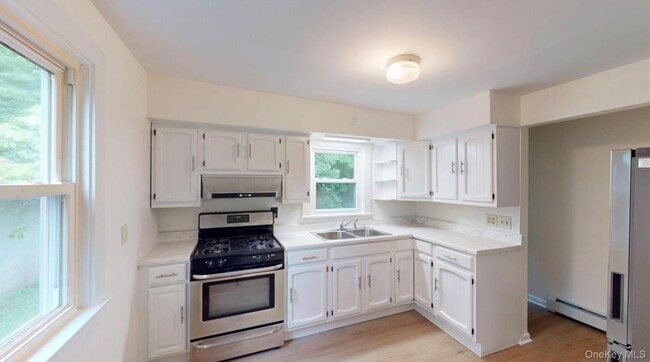 Photo - 406 Christian Herald Rd