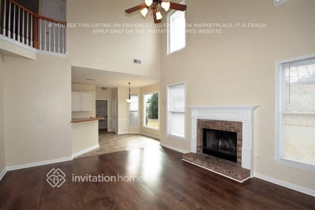 Photo - 348 Adelaide Xing