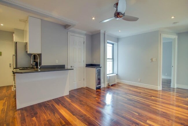 Photo - 1590 Lexington Ave Unidad 16