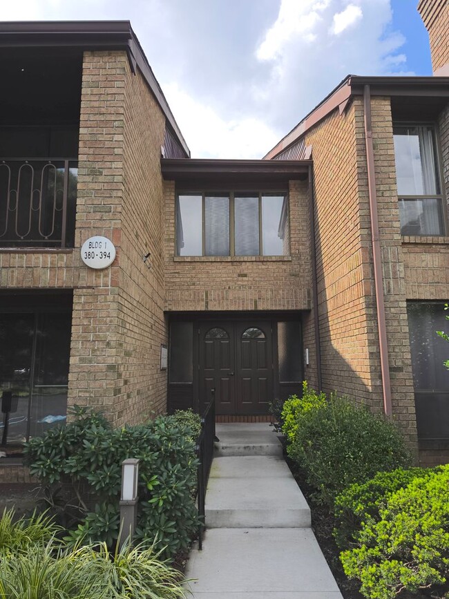 384 Willowbrook Dr