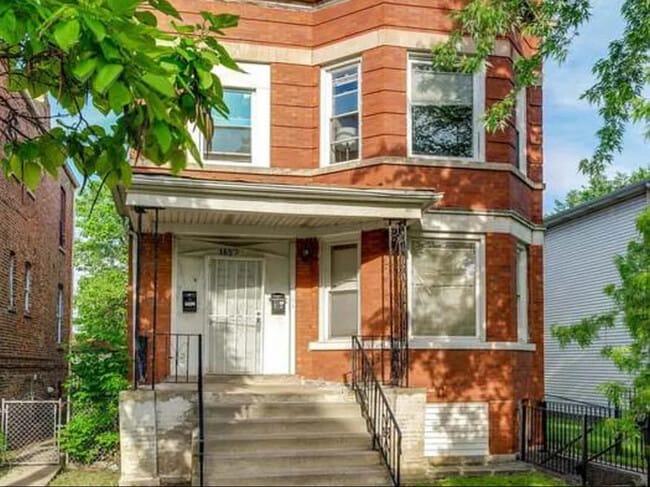 Photo - 1653 S Springfield Ave