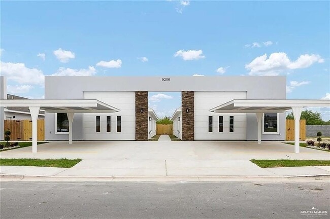 Building Photo - 14 N 56th Ln Unit 1