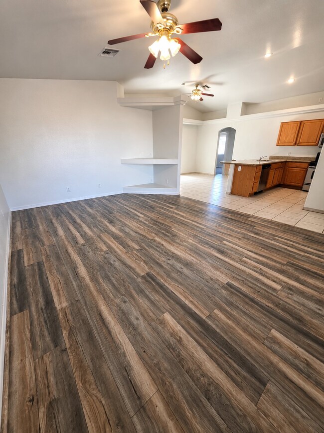 3225 N Yavapai St