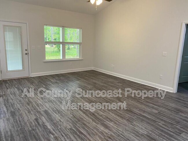 Photo - 500 Holly Rd