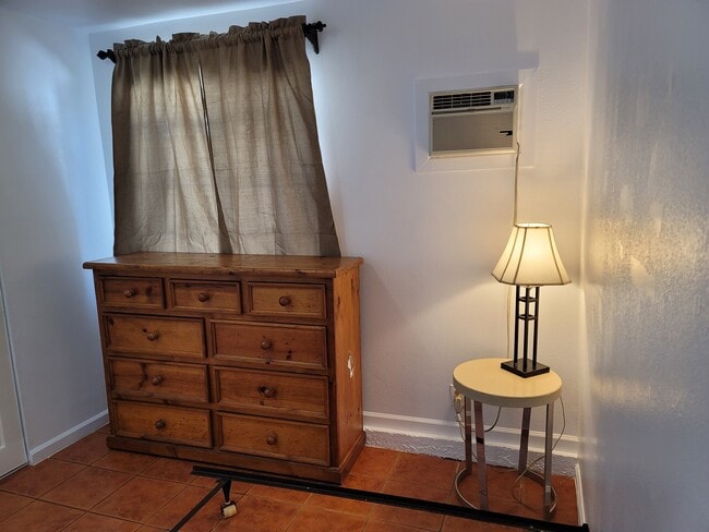 Building Photo - 12877 Glenoaks Blvd