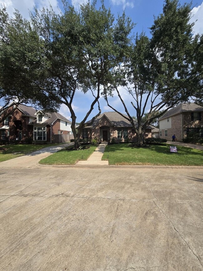 Photo - 215 Heathbrook Ln