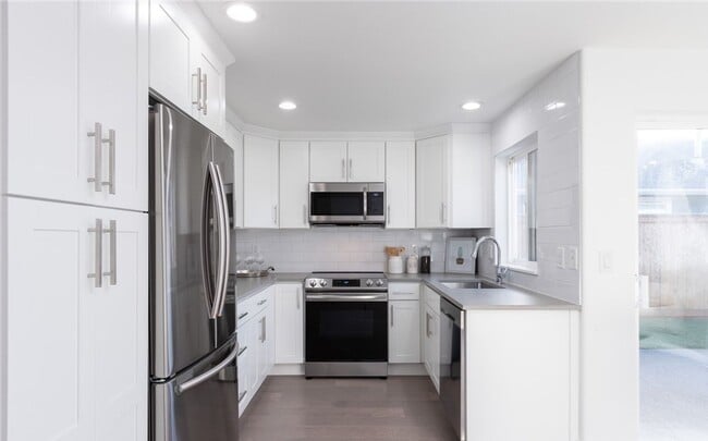 Photo - Contemporary rambler in Kent Station!