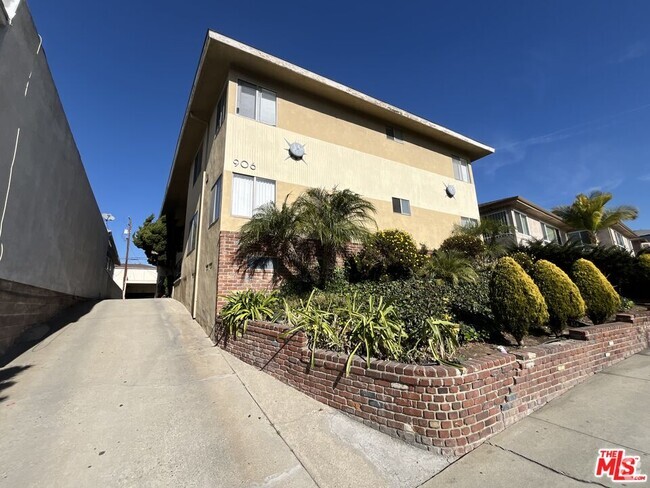 Building Photo - 906 Centinela Ave Unit Apt 8