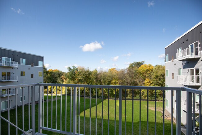 1BR, 1BA - 754SF - Balcony