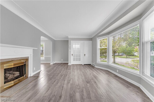 Photo - 3557 Silsby Rd