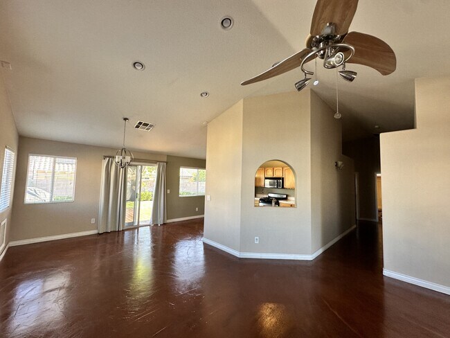 Photo - 678 Dockery Pl