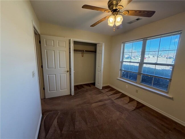 Photo - 706 Meghan St