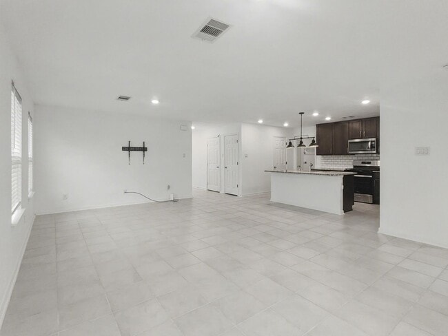 Photo - 1310 Cardinal Trl