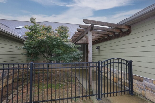 Building Photo - 2007 S Dixieland Rd